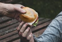1.464.081 Menschen in Spanien können sich nichts zu Essen kaufen