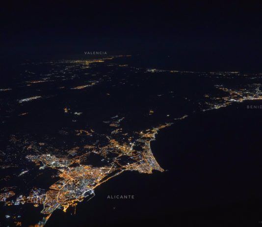 Alicante - Benidorm bei Nacht