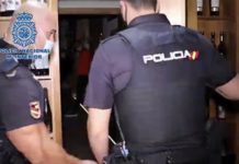 Illegale Pokerspiele im Hinterzimmer eines Geschäfts für Gourmetprodukte in Alicante