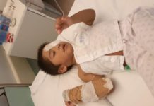Schau hin Spanien 3 jähriger Junge in einer Schule in Lalín Pontevedra im Auge mit hydroalkoholischem Gel verbrannt Er hört nicht auf vor Schmerzen zu schreien