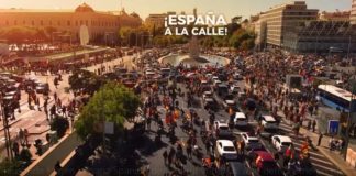 Tausende folgen in ganz Spanien den Aufruf von VOX und demonstrieren für den Rücktritt der Regierung