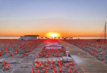 Valencia Strand Flaggen Corona