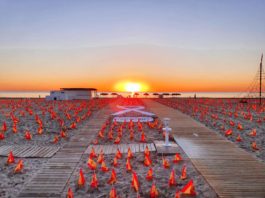 Valencia Strand Flaggen Corona