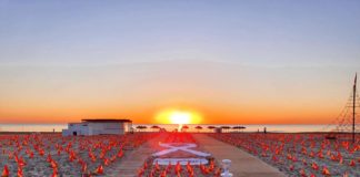 Valencia Strand Flaggen Corona