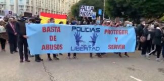 Mehrere hundert Personen der Polizisten für Freiheit demonstrierten heute in Madrid gegen die Anti-Covid-Maßnahmen