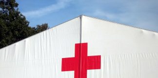 Läuft Berlins Impfzentrum in Treptow schließt vorübergehend weil es zu wenige impfwillige Ärzte und Pflegekräfte gibt