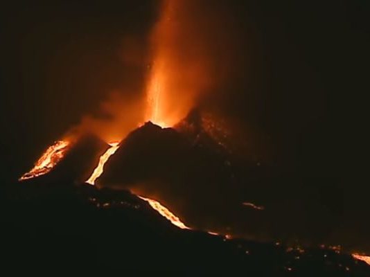 Nordflanke des Vulkans Cumbre Vieja auf La Palma stürzt komplett ein