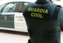 Ein Toter und 35 Verletzte bei einem Zusammenstoß zwischen zwei Bussen in Zafayona (Granada)