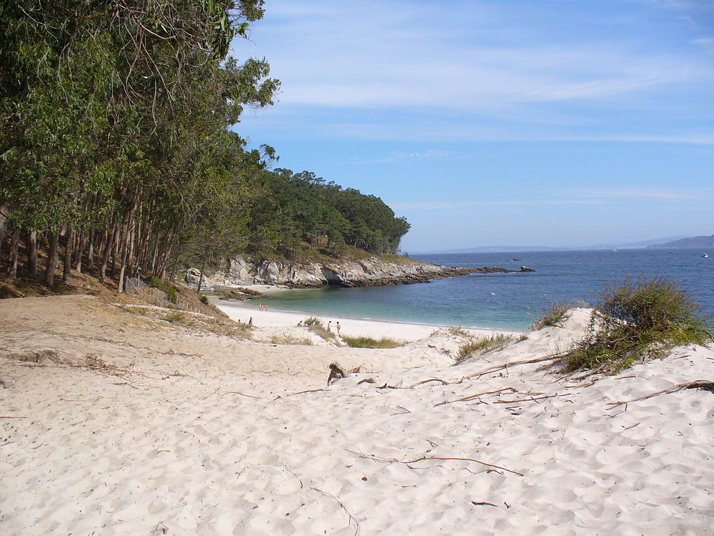 Die 10 berühmtesten FKK-Strände Spaniens 3 1024px Praia de Figueiras Illas Cies Vigo