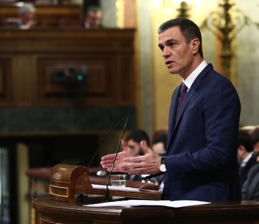 Die Spanische Regierung einigt sich mit den Gewerkschaften darauf den Mindestlohn um 8 % auf 1.080 Euro pro Monat anzuheben