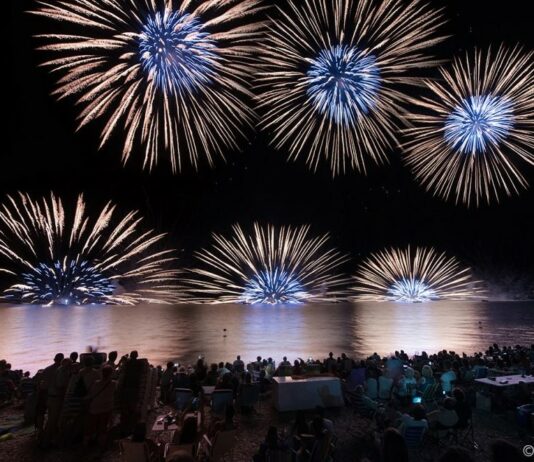 Genießen Sie die größte pyrotechnische Show in Altea an den Ufern des Mittelmeers