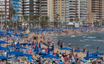 Benidorm Massen Urlauber