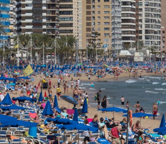 Benidorm Massen Urlauber