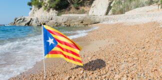 Katalonien Flagge Strand