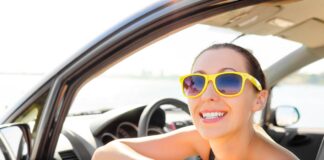 Sonnebrille im Auto