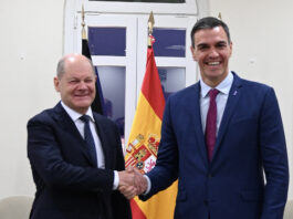 Sozialdemokraten unter sich: Bundeskanzler Scholz unterstützt Sánchez