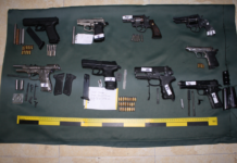 Die Guardia Civil findet eine geheime Werkstatt für Kriegswaffen und Sprengstoff in Alicante