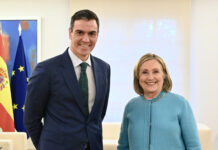 Demokraten unter sich: Sánchez empfängt Hillary Clinton im Moncloa-Palast