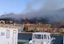 Ein Waldbrand in Altea zwingt Dutzende Menschen zur Evakuierung von 125 Häusern
