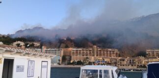 Ein Waldbrand in Altea zwingt Dutzende Menschen zur Evakuierung von 125 Häusern