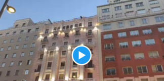 Eine Frau begeht Selbstmord indem sie sich vom Dach eines Gebäudes an der Gran Vía in Madrid stürzt