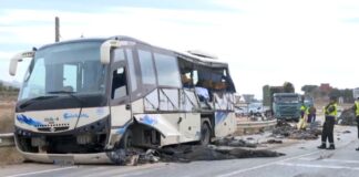 Eine Tote und 13 Verletzte bei Busunglück in Lorca