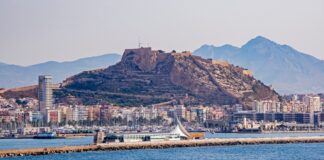 In Alicante leben 100.000 Einwohner mit spanischer Staatsbürgerschaft die aber außerhalb des Landes geboren wurden