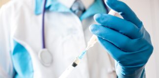 Nur die Hälfte der spanischen Ärzte und Krankenschwestern ist bereit sich gegen die Grippe impfen zu lassen