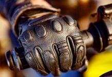 Welche Motorradhandschuhe im Jahr 2024 mit den neuen DGT-Vorschriften in Spanien zugelassen sind