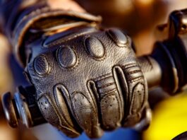 Welche Motorradhandschuhe im Jahr 2024 mit den neuen DGT-Vorschriften in Spanien zugelassen sind