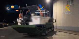 2.800 Kilogramm Haschisch in zwei Ausflugsbooten vor der Küste von Huelva beschlagnahmt