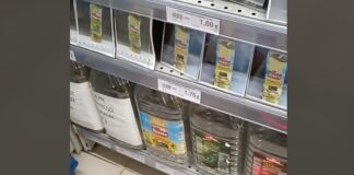 Angst vor Diebstahl von Olivenöl in einem Supermarkt in Sevilla