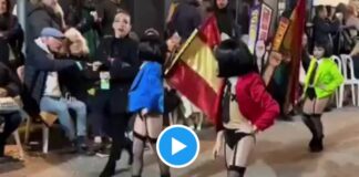 Beim Karneval in Torrevieja gab es Tanzende Kinder in Strapsen und Nylonstrümpfen