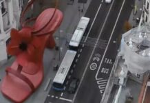 Ein mysteriöser Riesenschuh zirkuliert durch die Straßen Madrids