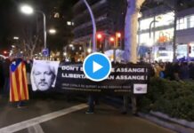 Etwa 1.000 Menschen demonstrierten in Barcelona um die Freilassung von Julian Assange zu fordern