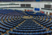 Europäisches Parlament fordert Untersuchung von Puigdemonts Verbindungen zu Russland