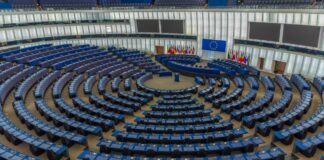 Europäisches Parlament fordert Untersuchung von Puigdemonts Verbindungen zu Russland