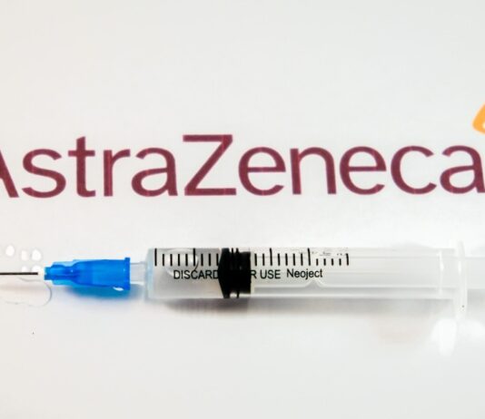 Spanisches Gericht lässt die erste Klage wegen der Nebenwirkungen des AstraZeneca-Impfstoffs zu