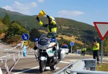 Was Sie tun müssen wenn Sie ein Guardia Civil-Motorrad mit einer Grünen, Roten oder Gelben Flagge sehen