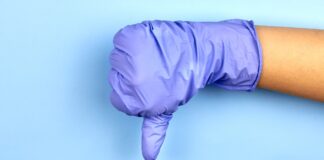 Ex Gesundheitsminister Illa zahlte 5 Millionen an einen Geschäftsmann aus Barcelona für Handschuhe die nie ankamen