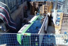 Mindestens vierzehn Verletzte nach dem Absturz eines Busses mit 25 Passagieren auf einer Baustelle in Cornellà Barcelona