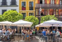 Restaurants in Sevilla haben einen neuen Weg gefunden um mit Touristen Geld zu verdienen
