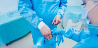 Spaniens Ex-Gesundheitsminister Illa zahlte 50x mehr für Einwegkleidung an eine chinesische Firma