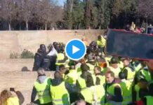 Wütende Bauern versuchen in den Aljaferia-Palast in Saragossa einzudringen