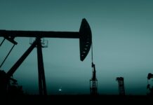 Das Gespenst des Öls das den Liter Benzin in Spanien auf über 2 Euro drückt taucht wieder auf