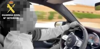 Die Guardia Civil erwischt einen Fahrer der ein Video hochgeladen hat in dem er mit 247 kmh in Almería fährt
