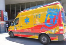 Ein 13-jähriger Junge springt aus Angst vor seinen Eltern aus dem 2ten Stock eines Fensters einer Schule in Madrid