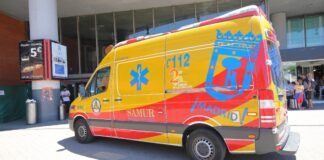 Ein 13-jähriger Junge springt aus Angst vor seinen Eltern aus dem 2ten Stock eines Fensters einer Schule in Madrid