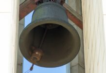Ein Mann stirbt durch den Schlag einer Glocke während der Feierlichkeiten von Pinell de Brai in Tarragona