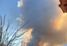 Ein unkontrollierter Waldbrand in Tàrbena zwingt die UME zur Mobilisierung in die Berge von Alicante
